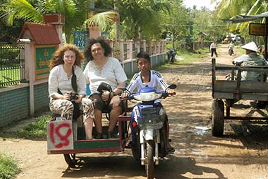 Taking a local sampan to explore the region of 4000 islands