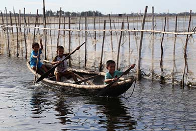 Immersion in the nature on Dam Chuon lagoon