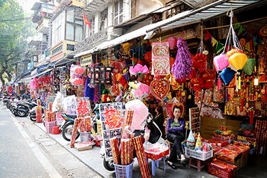 A walk around charming Hanoi